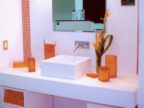 banheiro decorado laranja