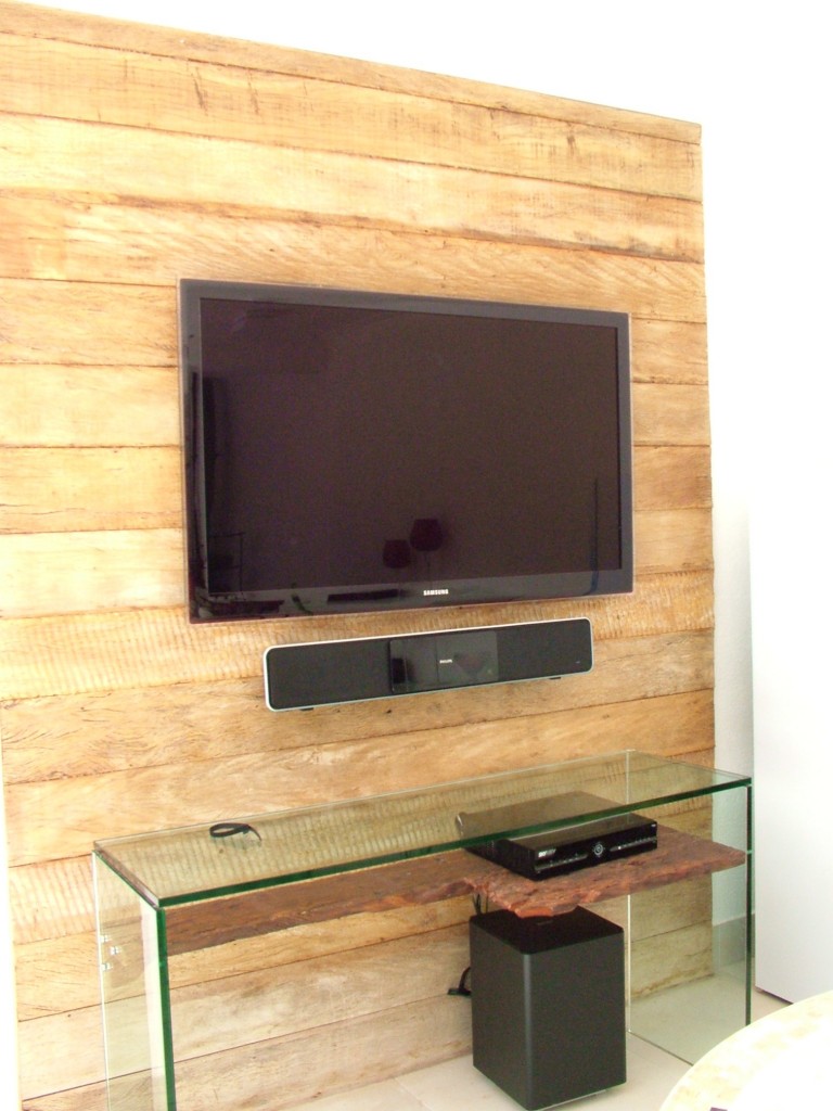 painel de madeira de demolição para televisão