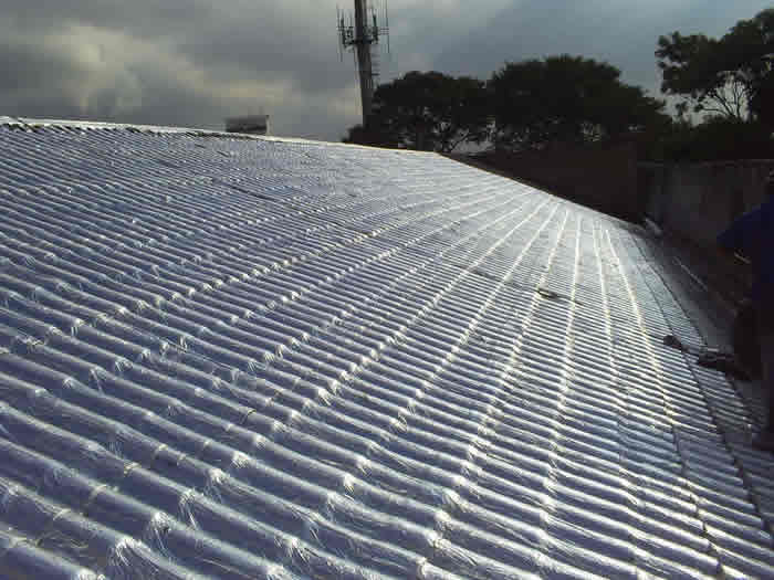 manta térmica instalada sobre o telhado