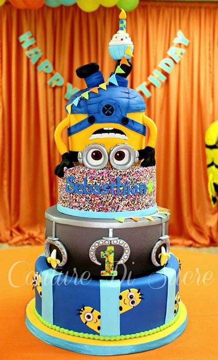 bolo decorativo para festa de aniversário dos Minions