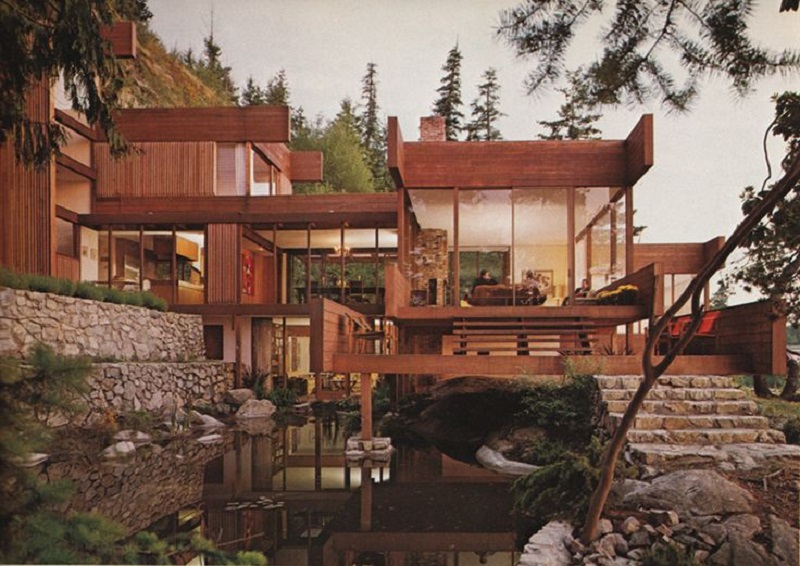 Casa de campo com fachada de madeira