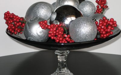 enfeite de natal para mesa prata e vermelho