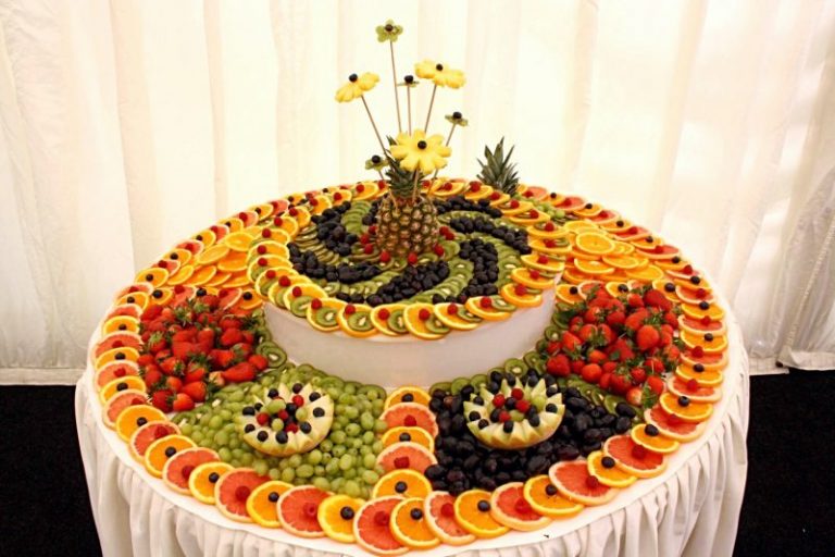MESA DE ANO NOVO 2026 → Simples e Decoradas, Mesa de Frutas