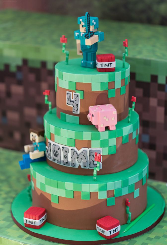 Resultado de imagem para bolo decorado com chantilly retangular  Bolo  minecraft, Bolo aniversario infantil, Festa de aniversário minecraft