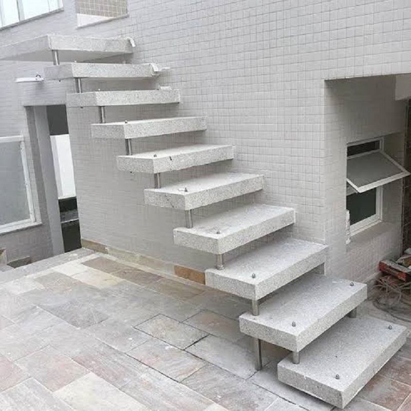 Granito Branco Itaúnas em Escadas