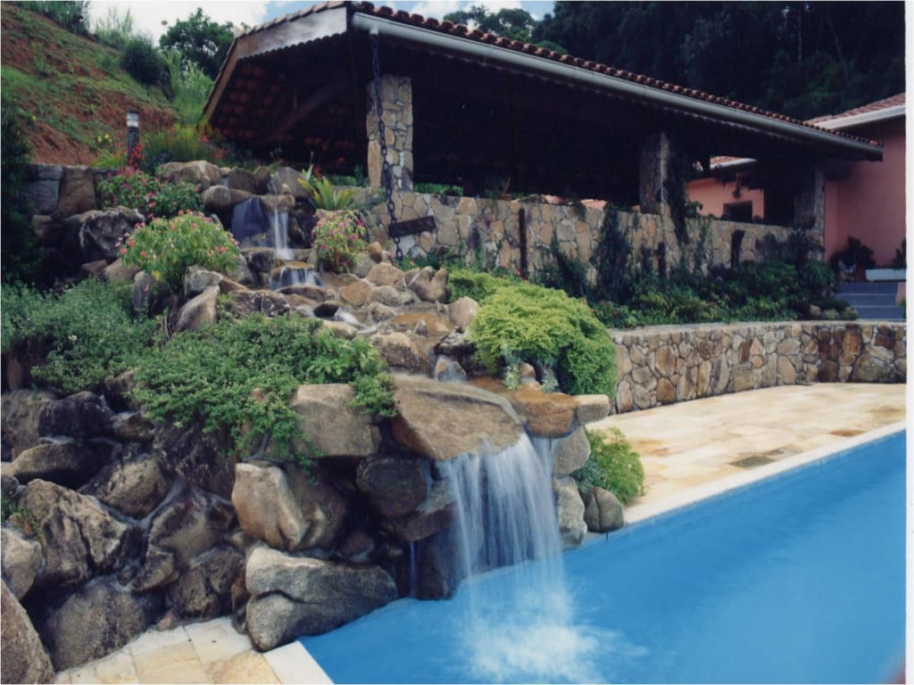 piscina natural com cascata