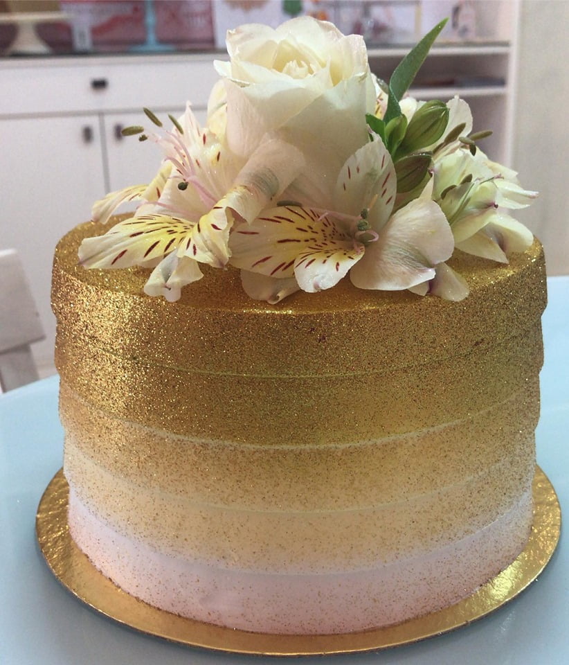Glow Cake Dourado